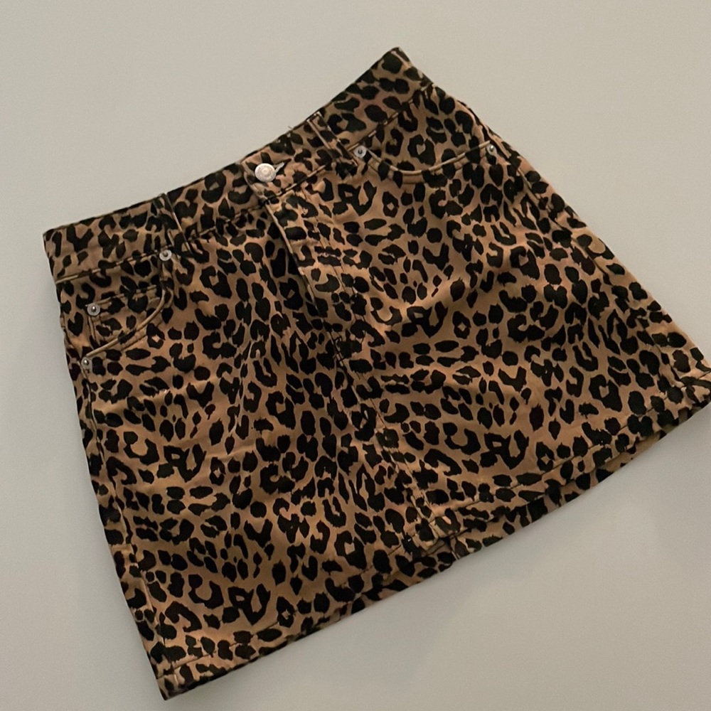 Leopard print mini skirt